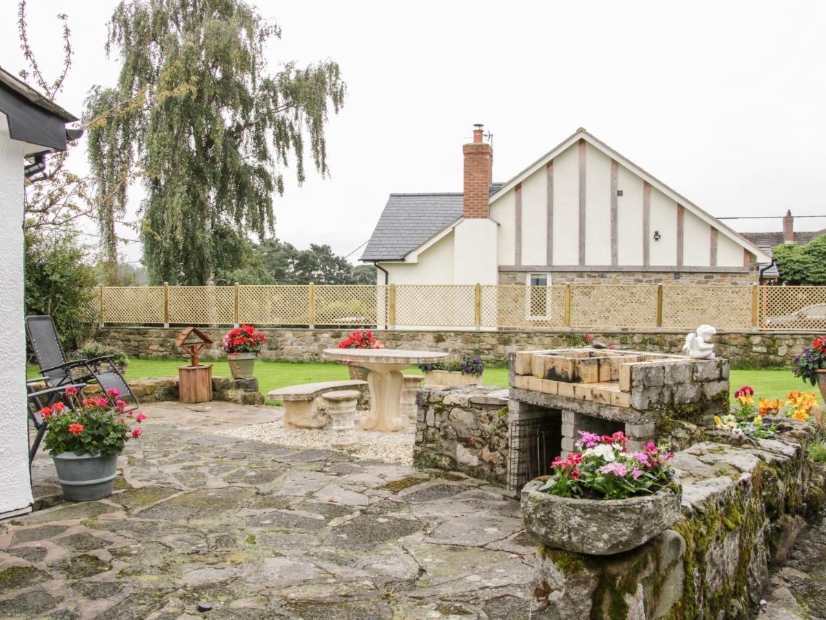 Bryn Celyn Villa Oswestry Exterior photo